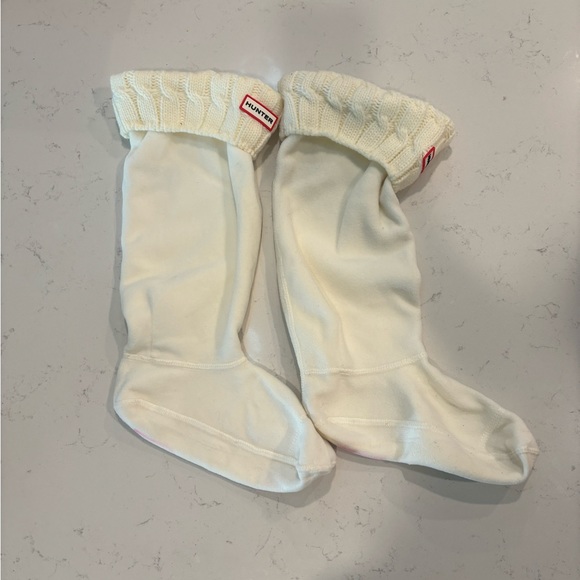Size 8 hunter boots and a pair of black & a pair of white Hunter socks in Large - Picture 10 of 13